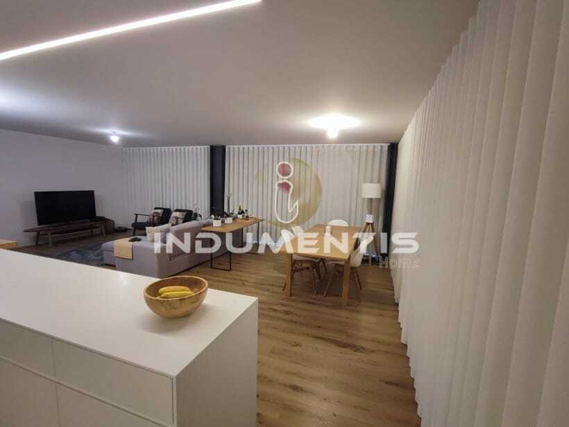 Double Curtain - Santo Tirso