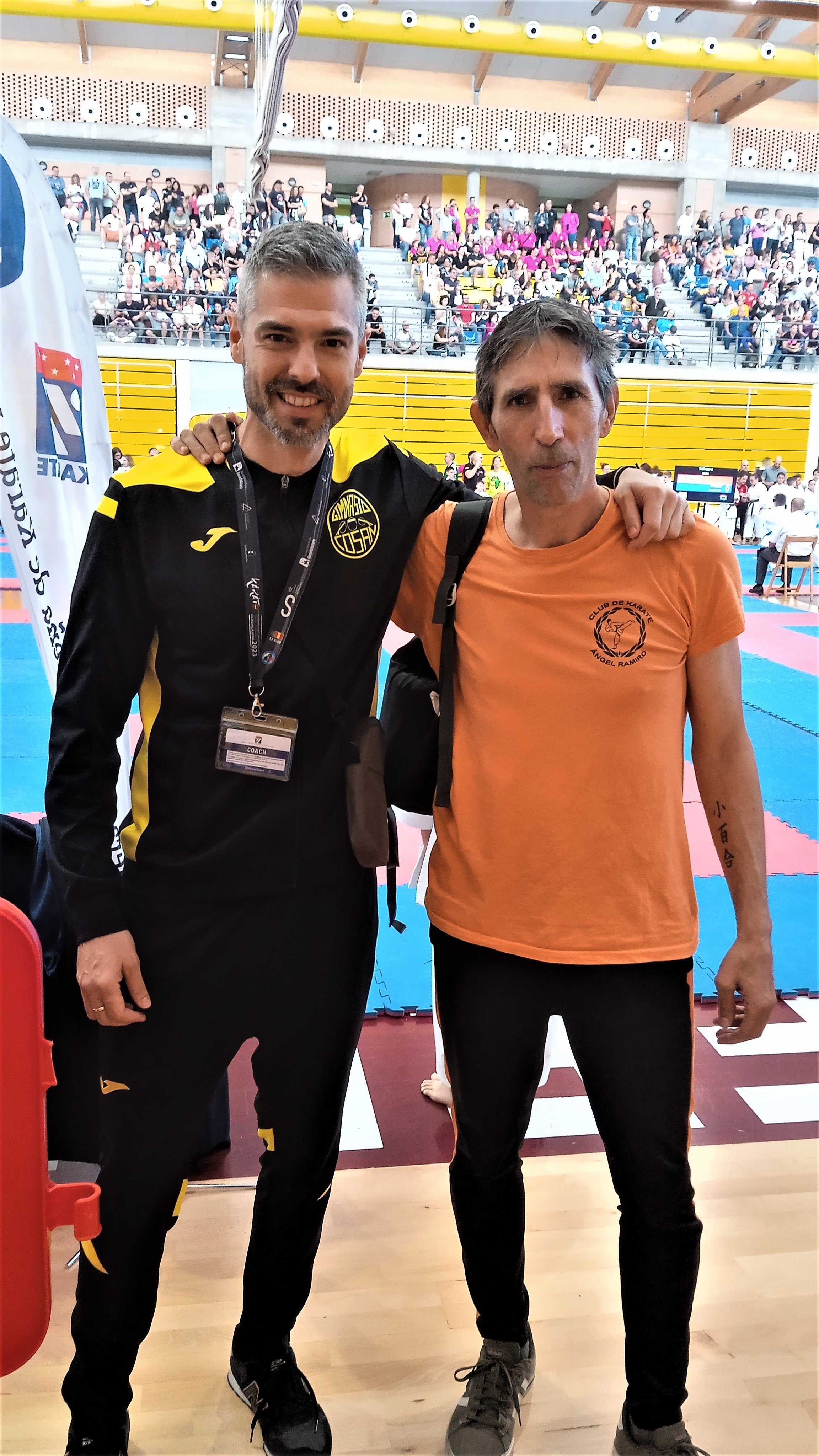 Juan Diego y Ángel haciendo equipo en la fase final de los juegos DEUKO 2023.