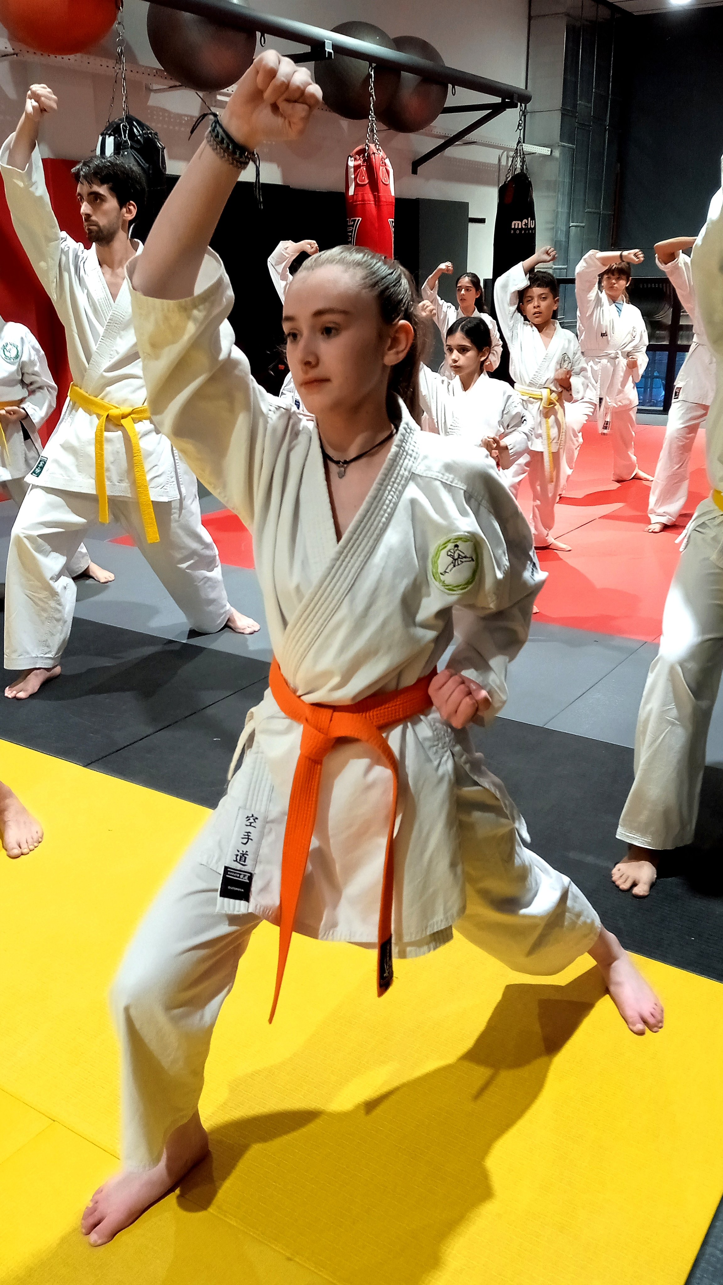 Clases de karate para niñas.