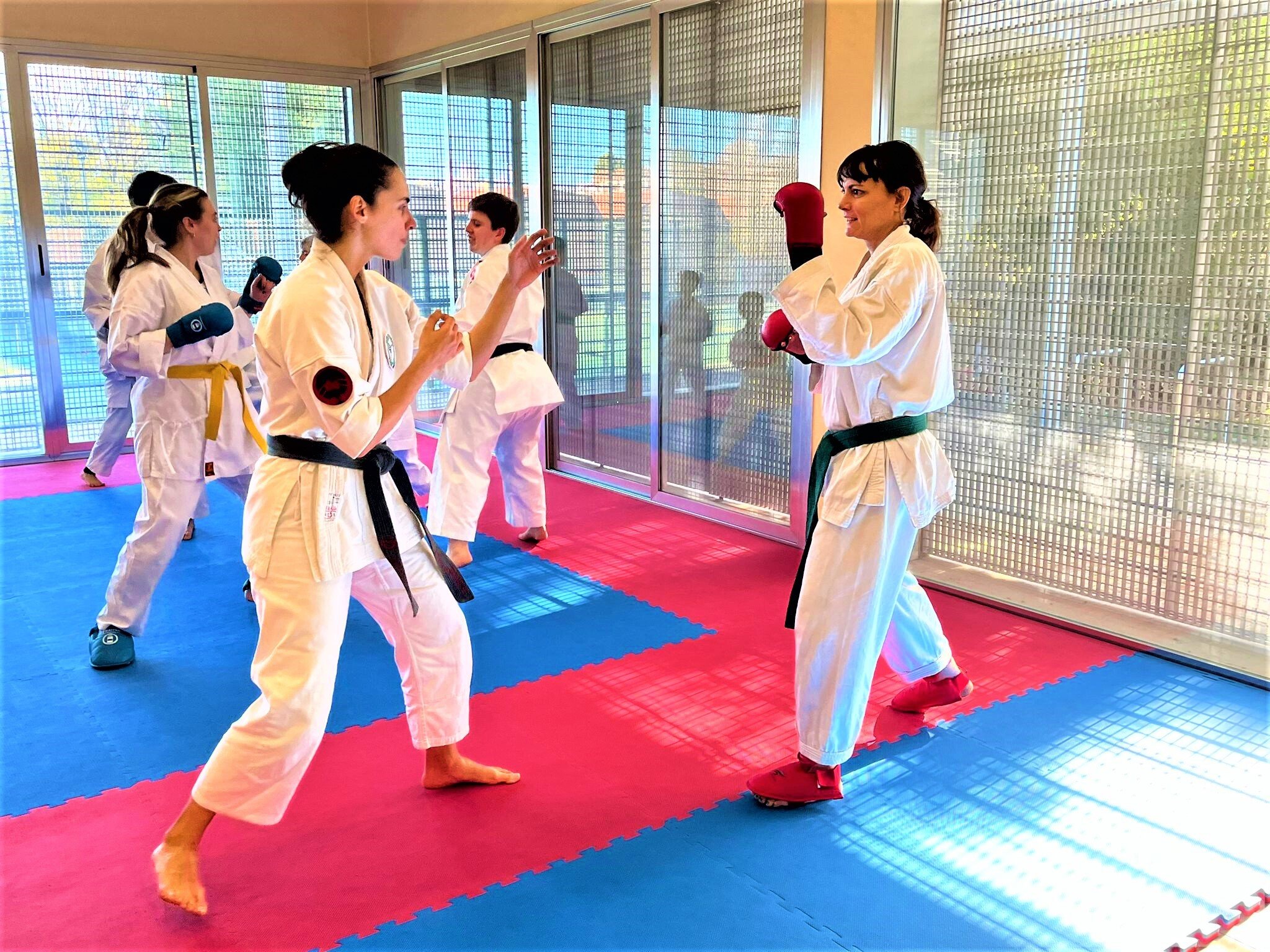 Clase de karate para adultos en Carabanchel.