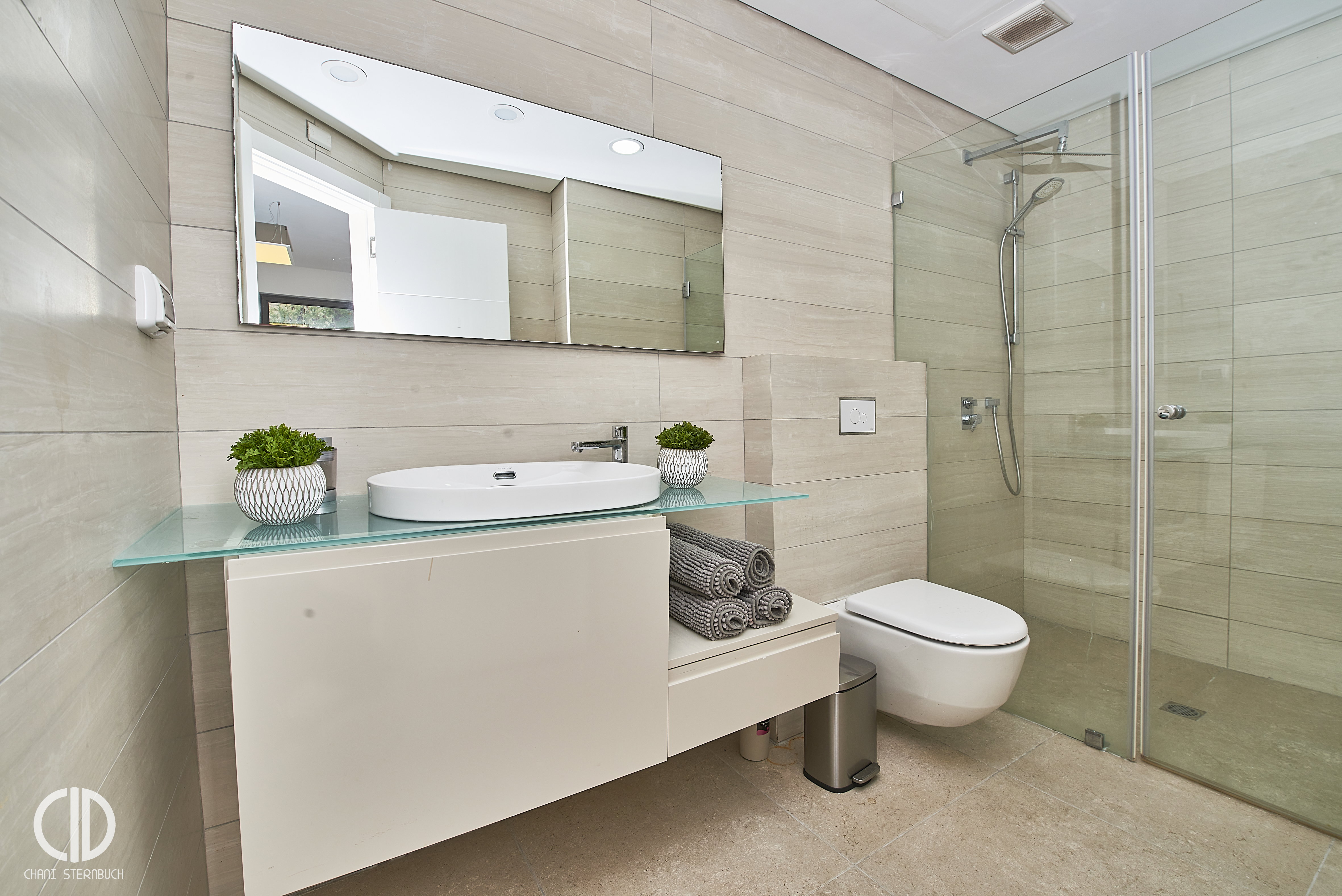 Simply furnished apartment Rachavia 