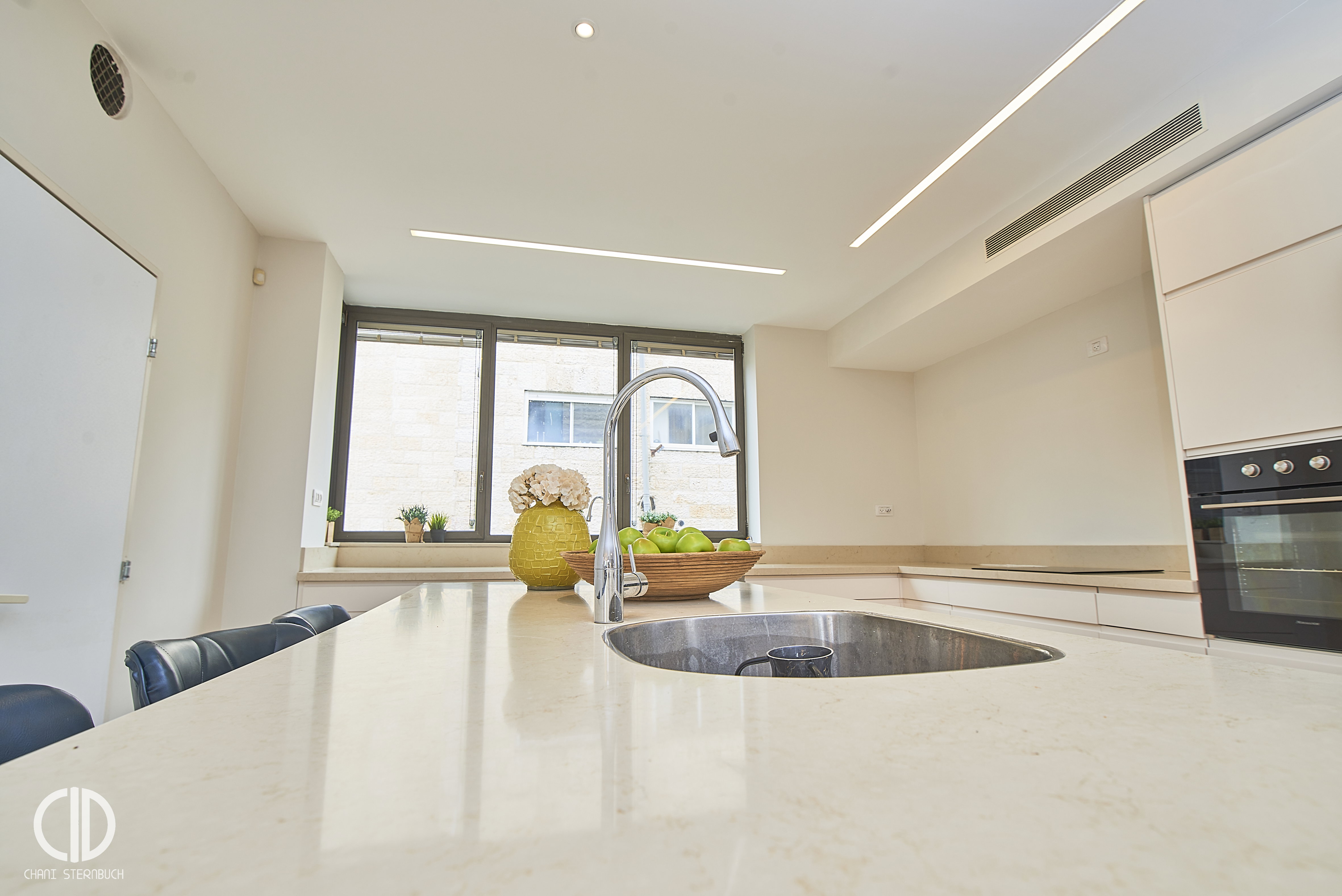 Simply furnished apartment Rachavia 