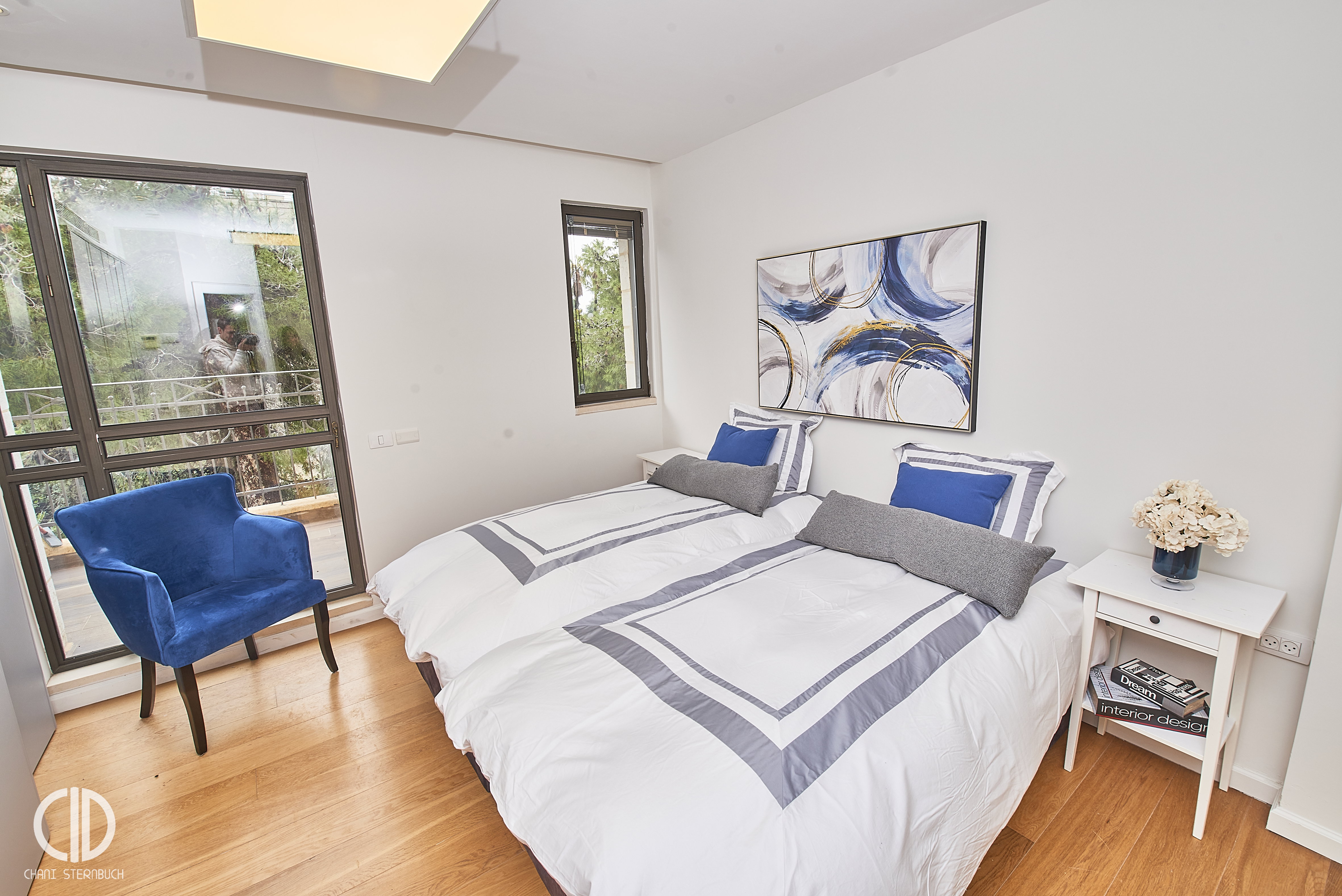 Simply furnished apartment Rachavia 
