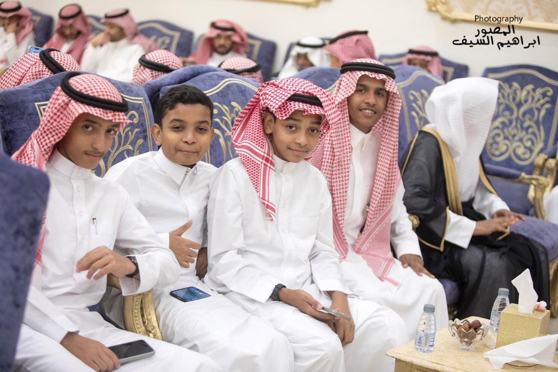 الرزقان يحتفلون في زواج أبنتهم