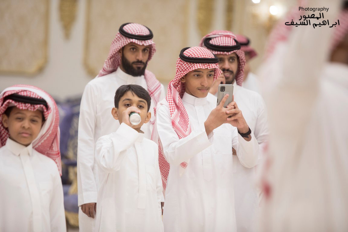 الرزقان يحتفلون في زواج أبنتهم