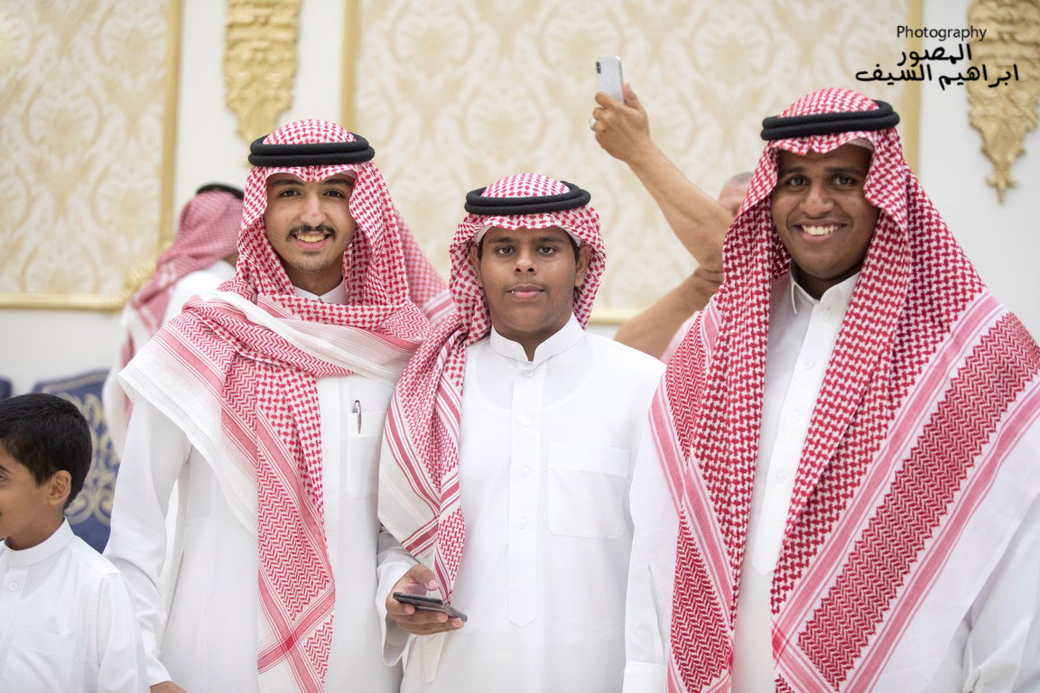 الرزقان يحتفلون في زواج أبنتهم