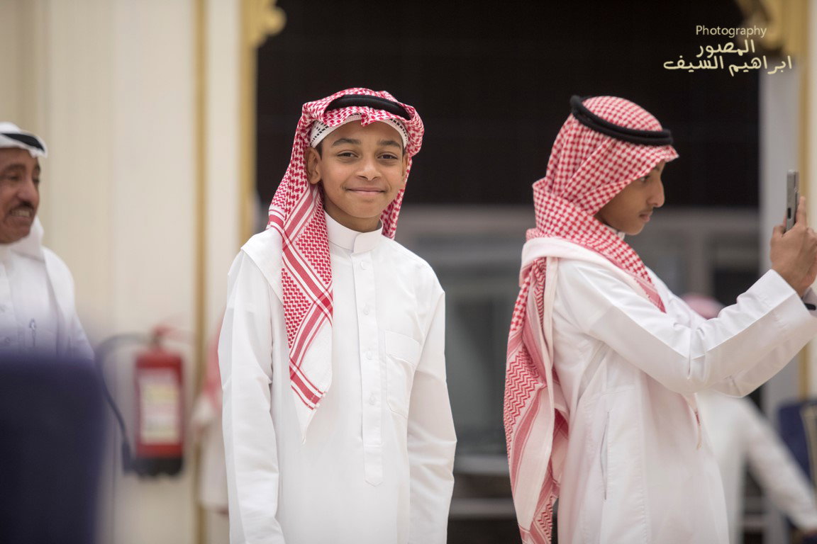 الرزقان يحتفلون في زواج أبنتهم