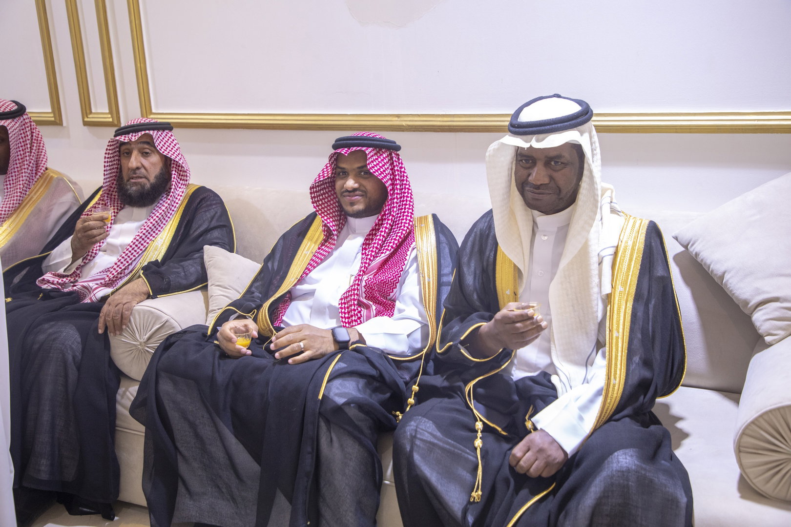 بارك الله لهما وبارك عليهما وجمع بينهما في خير