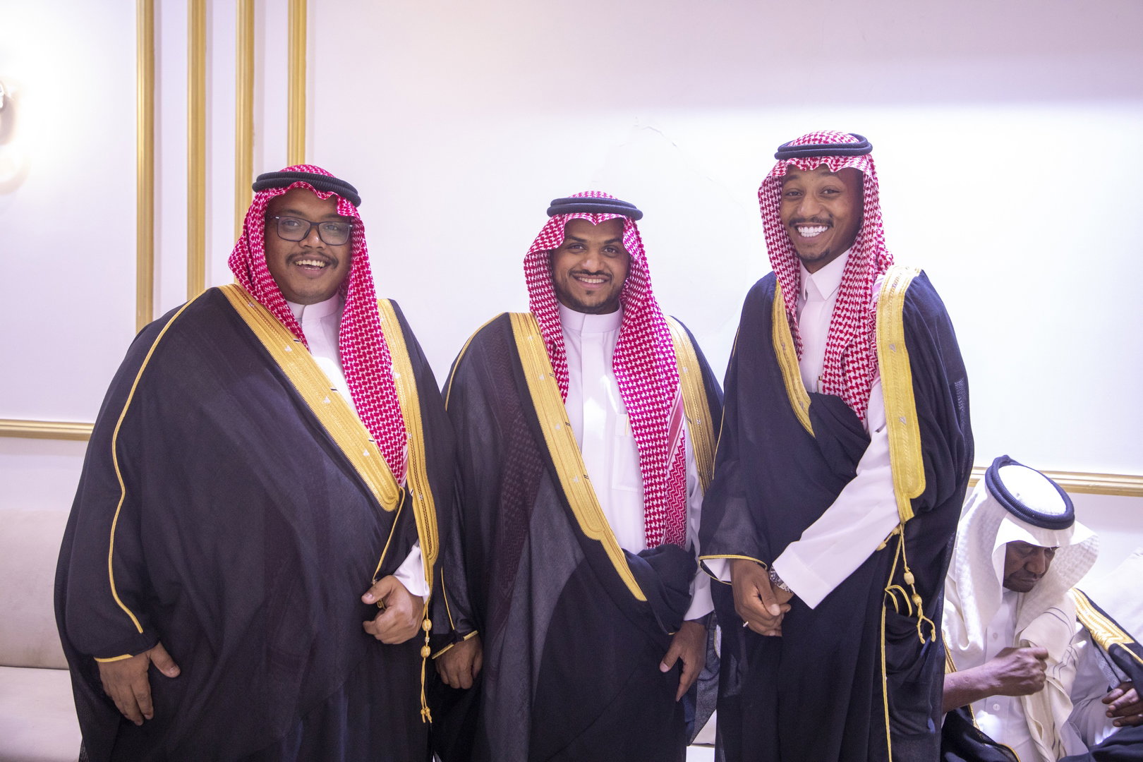 بارك الله لهما وبارك عليهما وجمع بينهما في خير