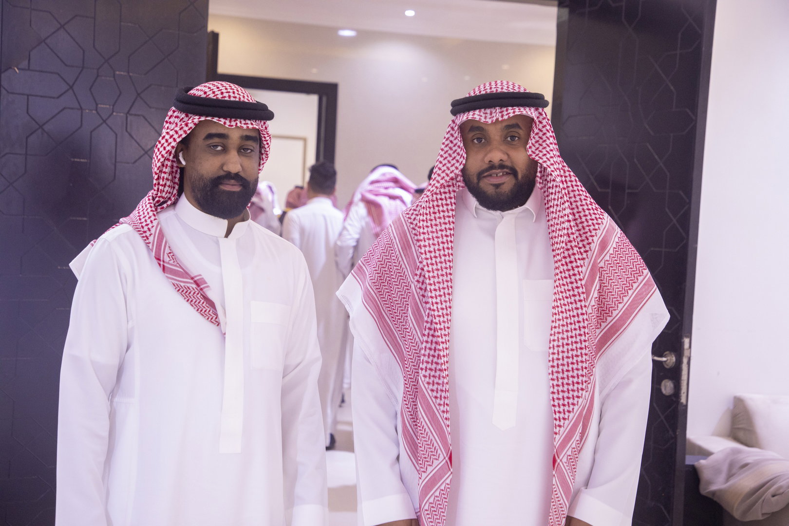 بارك الله لهما وبارك عليهما وجمع بينهما في خير