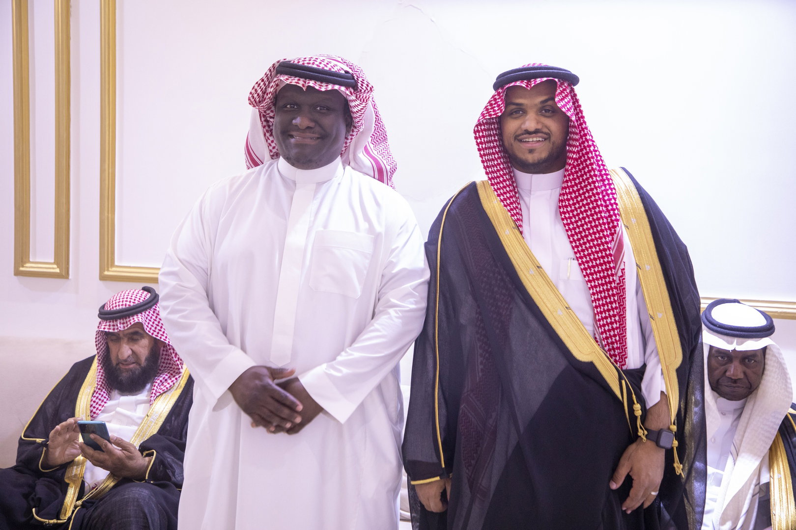 بارك الله لهما وبارك عليهما وجمع بينهما في خير