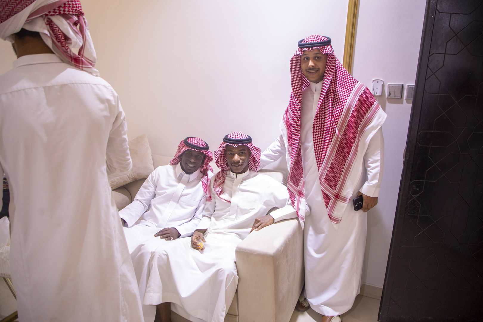 بارك الله لهما وبارك عليهما وجمع بينهما في خير