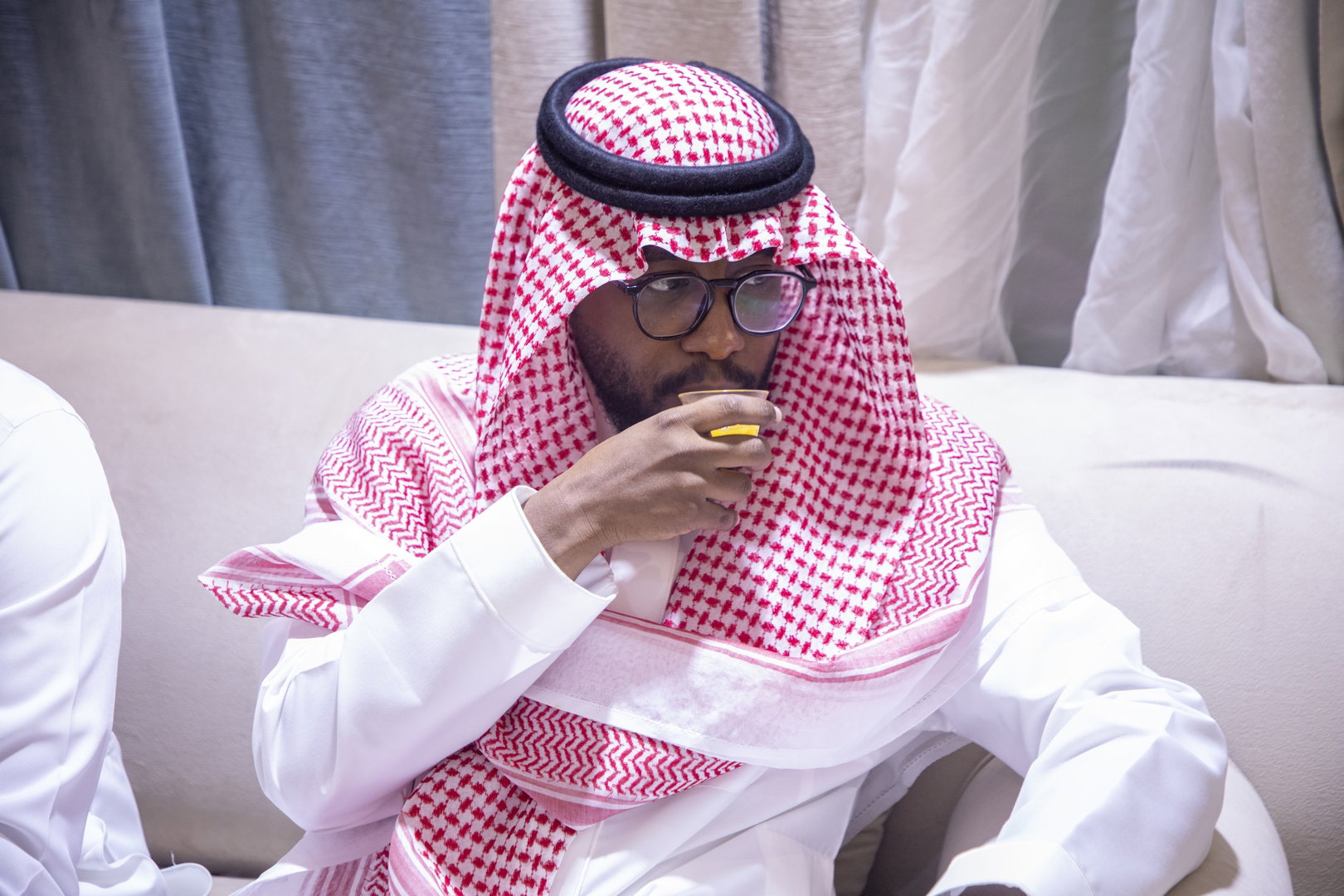 بارك الله لهما وبارك عليهما وجمع بينهما في خير