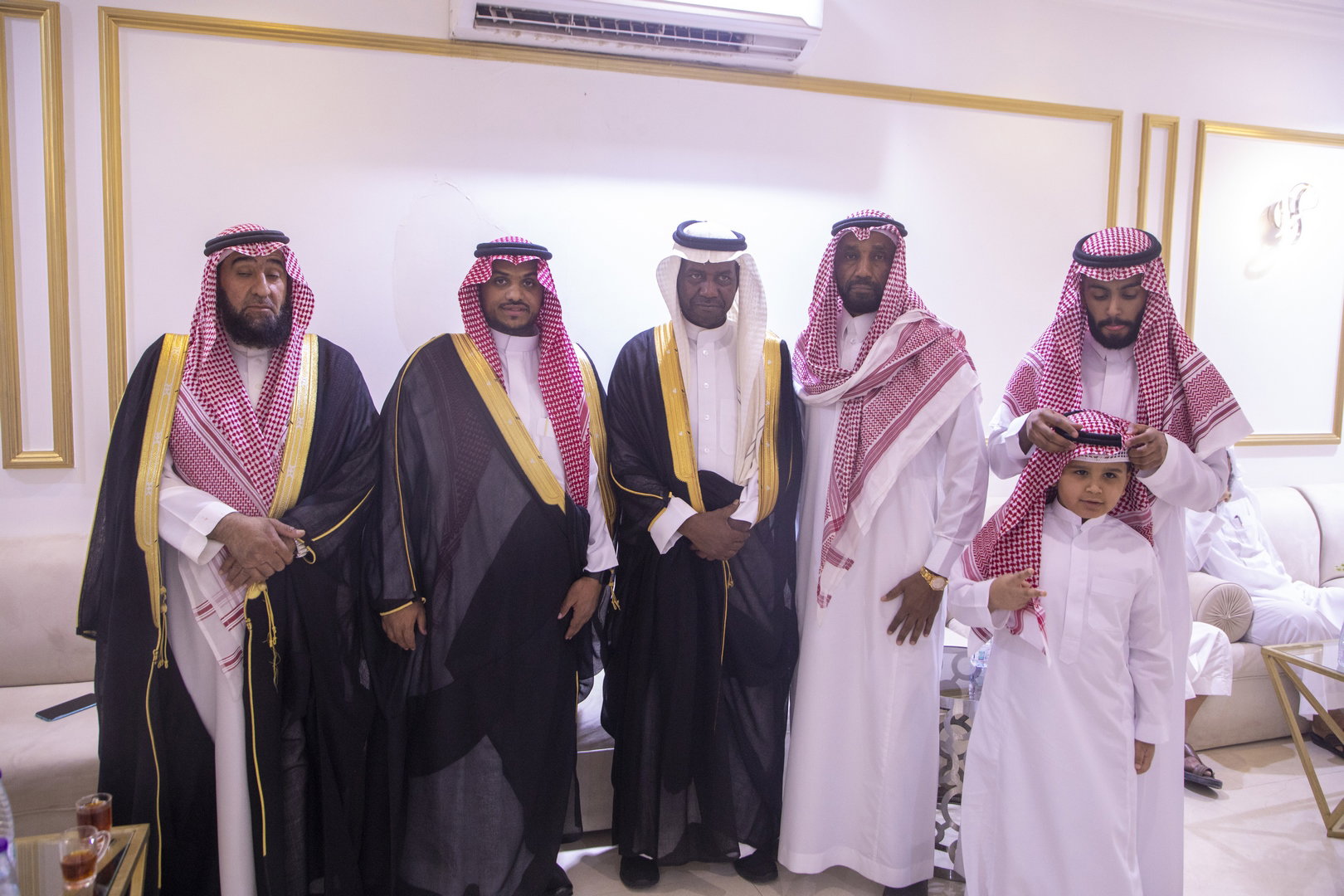 بارك الله لهما وبارك عليهما وجمع بينهما في خير