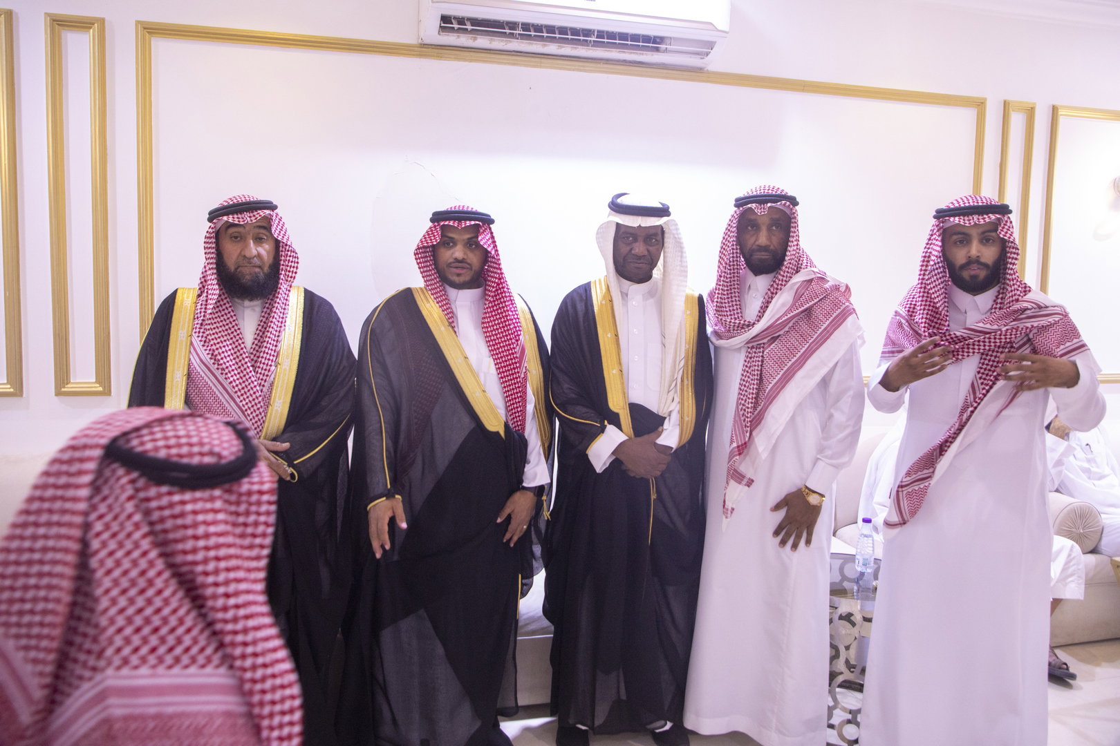 بارك الله لهما وبارك عليهما وجمع بينهما في خير