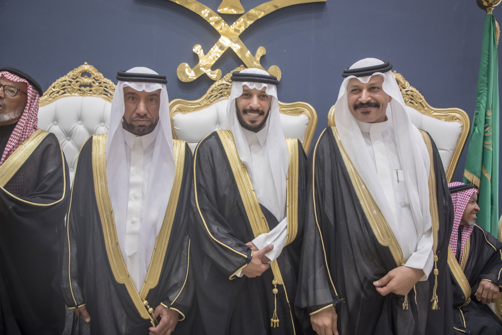 واحييا هذا الزواج غناء الفنانين 1. دحوم الطلاسي                                 2. منصور الدخيل                 3. بن مرضي                4. محمد مبارك