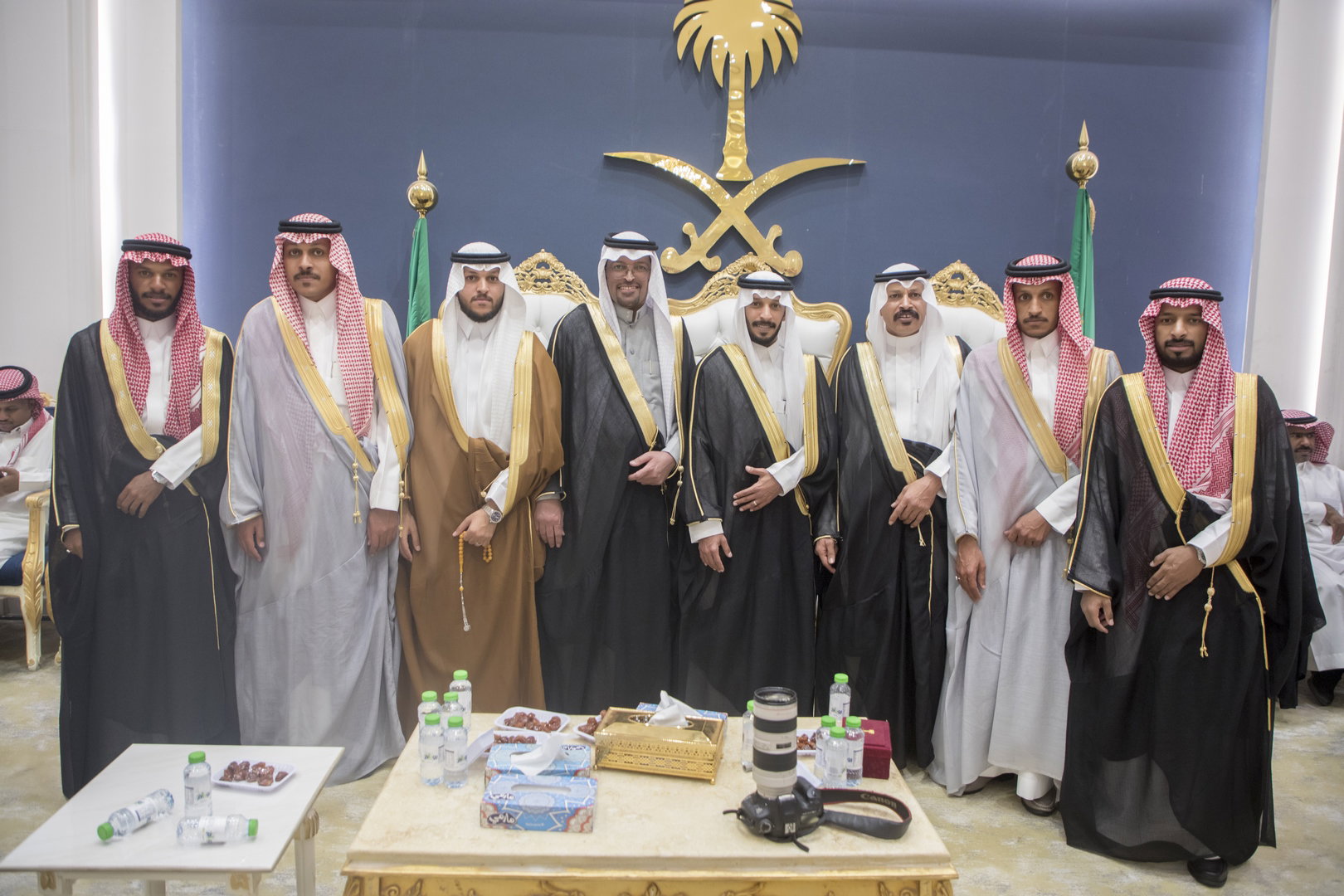 واحييا هذا الزواج غناء الفنانين 1. دحوم الطلاسي                                 2. منصور الدخيل                 3. بن مرضي                4. محمد مبارك