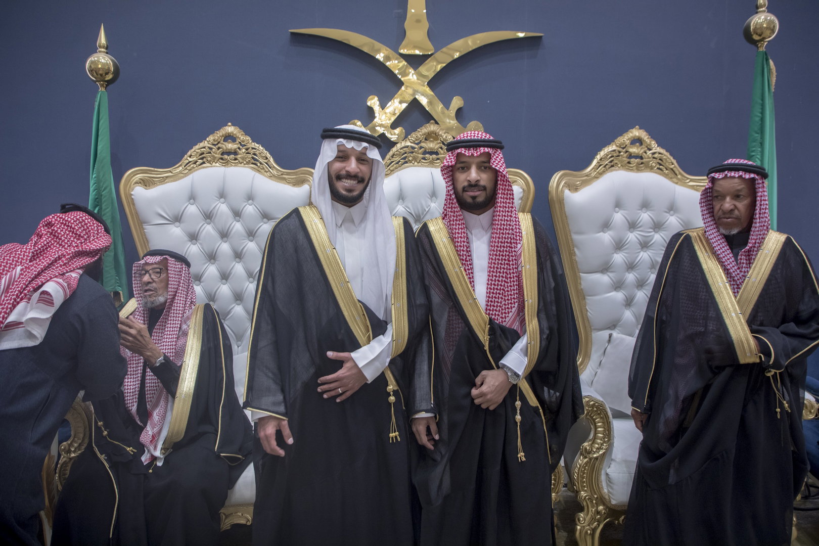 واحييا هذا الزواج غناء الفنانين 1. دحوم الطلاسي                                 2. منصور الدخيل                 3. بن مرضي                4. محمد مبارك