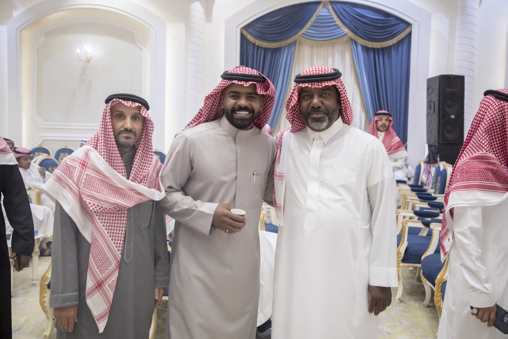 واحييا هذا الزواج غناء الفنانين 1. دحوم الطلاسي                                 2. منصور الدخيل                 3. بن مرضي                4. محمد مبارك