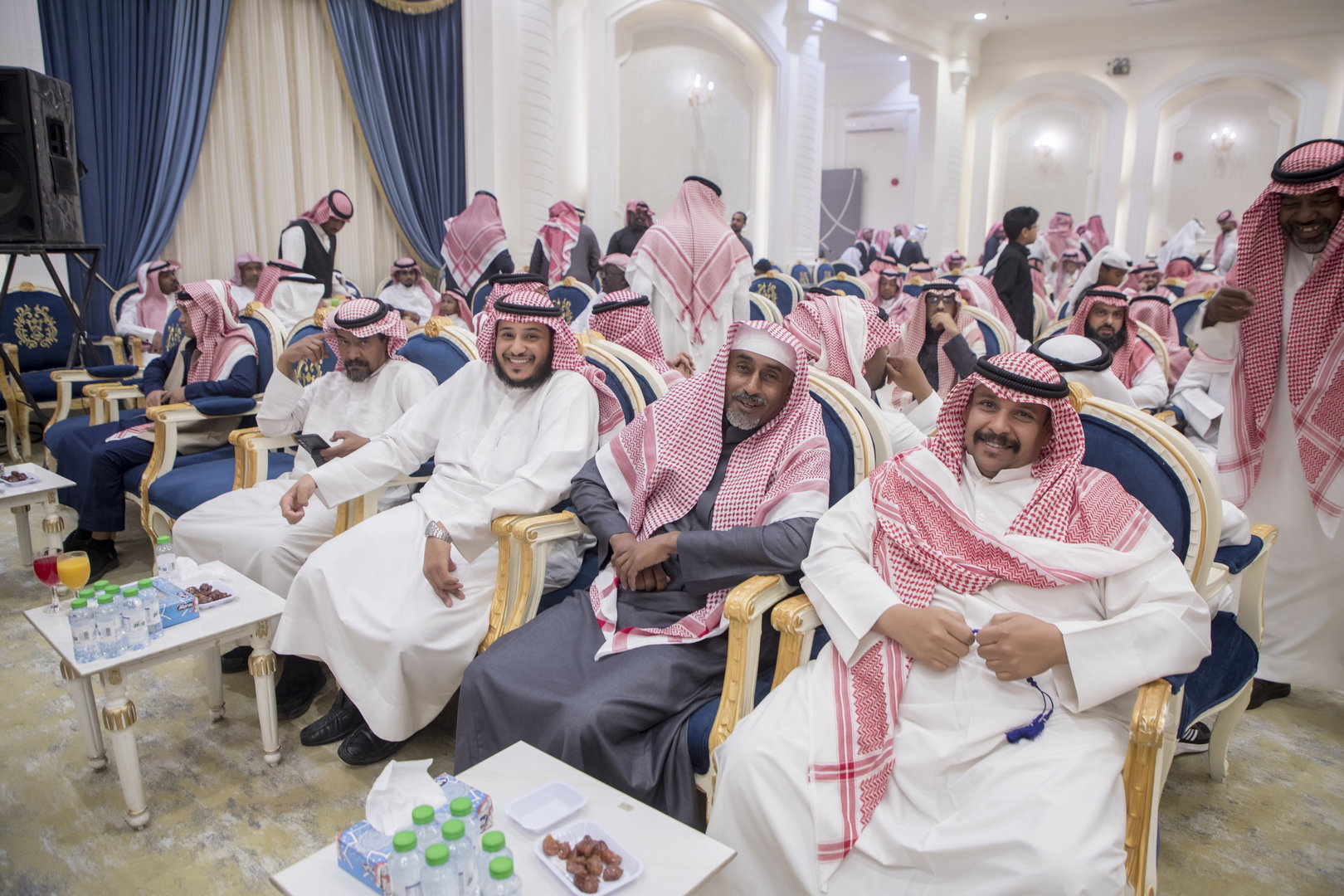 واحييا هذا الزواج غناء الفنانين 1. دحوم الطلاسي                                 2. منصور الدخيل                 3. بن مرضي                4. محمد مبارك