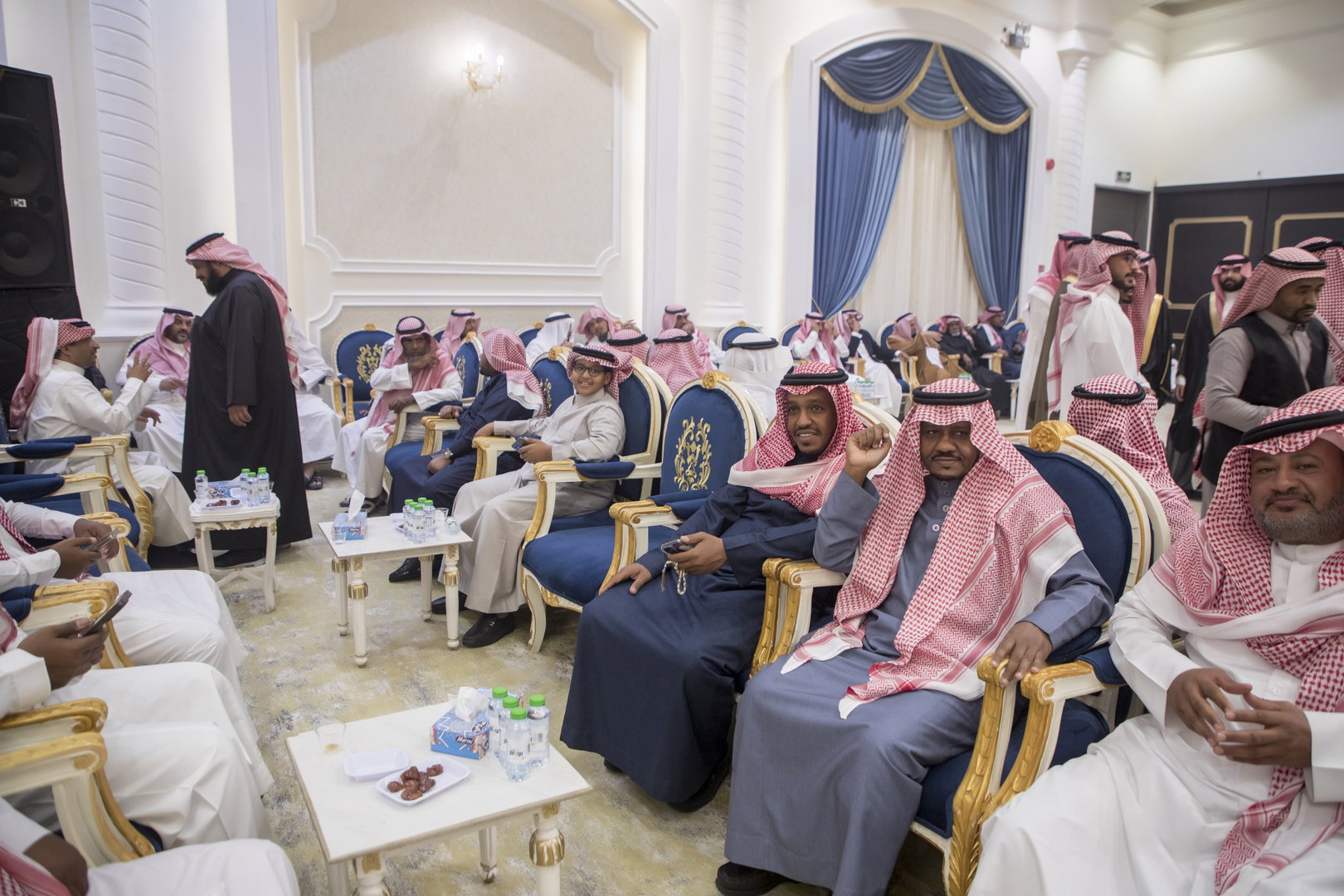 واحييا هذا الزواج غناء الفنانين 1. دحوم الطلاسي                                 2. منصور الدخيل                 3. بن مرضي                4. محمد مبارك