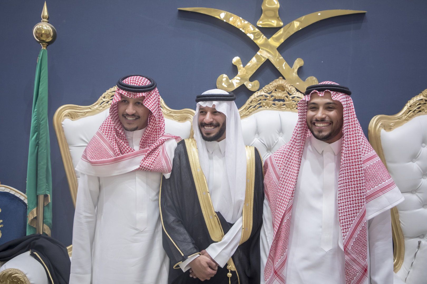 واحييا هذا الزواج غناء الفنانين 1. دحوم الطلاسي                                 2. منصور الدخيل                 3. بن مرضي                4. محمد مبارك