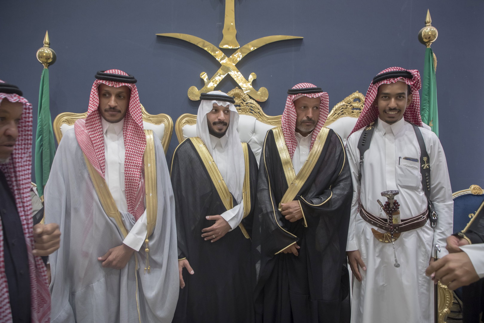 واحييا هذا الزواج غناء الفنانين 1. دحوم الطلاسي                                 2. منصور الدخيل                 3. بن مرضي                4. محمد مبارك