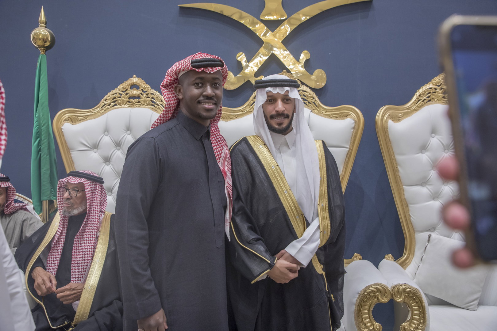 واحييا هذا الزواج غناء الفنانين 1. دحوم الطلاسي                                 2. منصور الدخيل                 3. بن مرضي                4. محمد مبارك