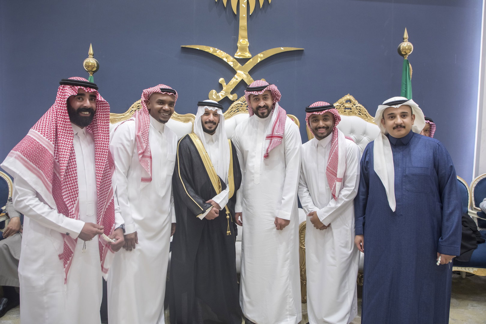 واحييا هذا الزواج غناء الفنانين 1. دحوم الطلاسي                                 2. منصور الدخيل                 3. بن مرضي                4. محمد مبارك