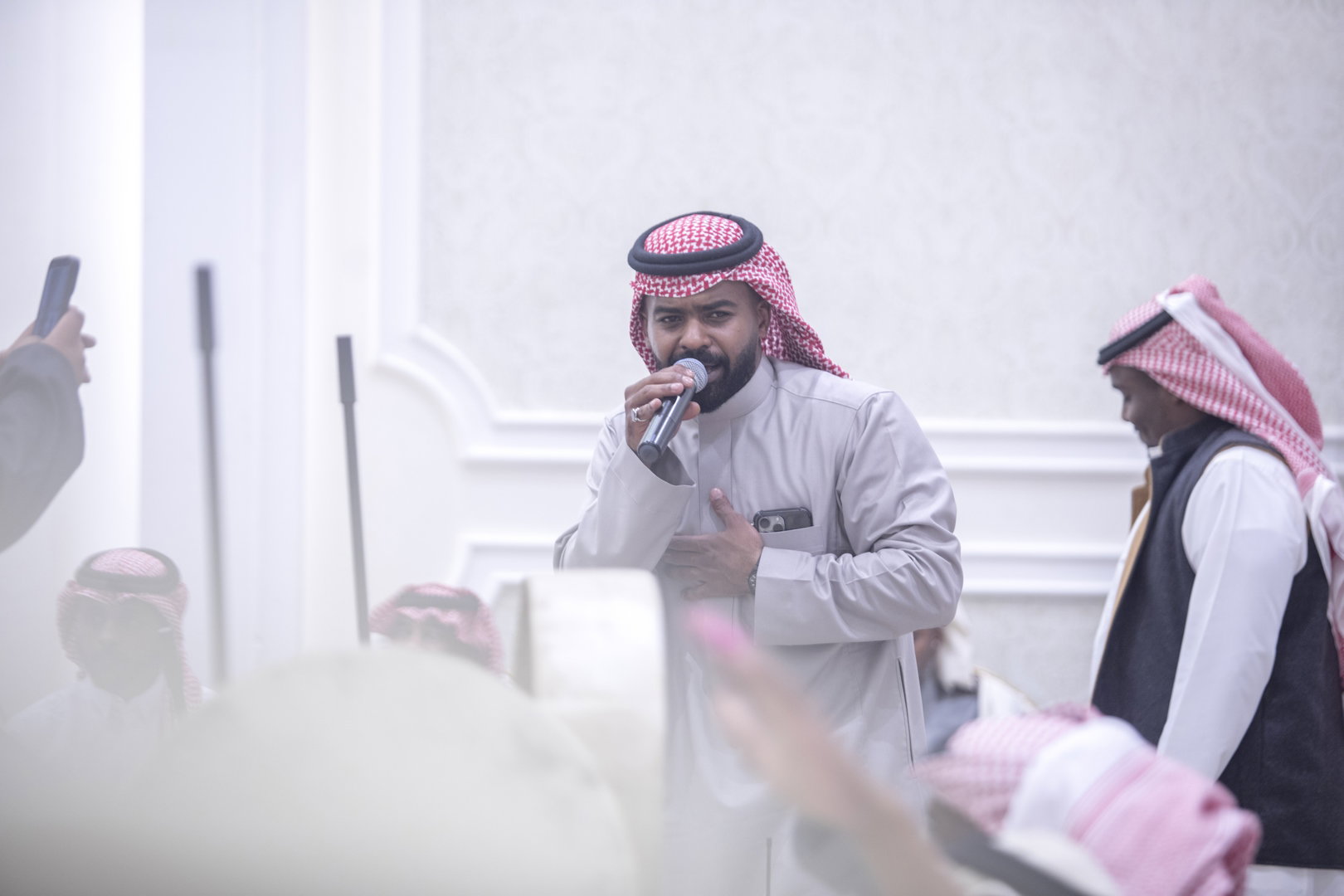 واحييا هذا الزواج غناء الفنانين 1. دحوم الطلاسي                                 2. منصور الدخيل                 3. بن مرضي                4. محمد مبارك