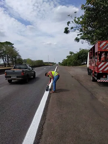 Como é feito a demarcação viária com tinta acrílica TINTA FRIA Cooperativa Sinalização