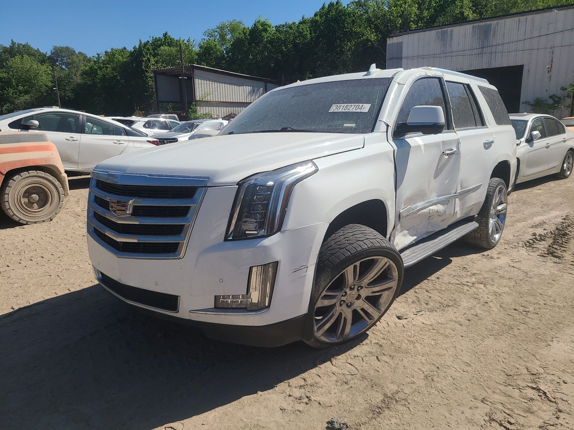 Cadillac Escalade Luxury 2015 White 6.2L 8
