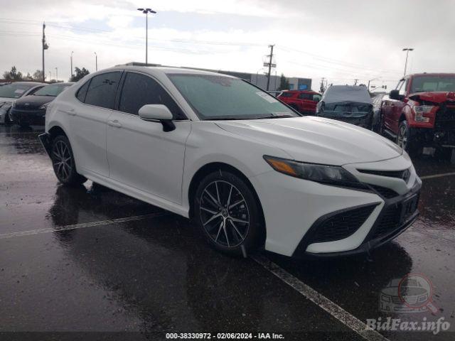Toyota Camry SE 2023 White 2.5L