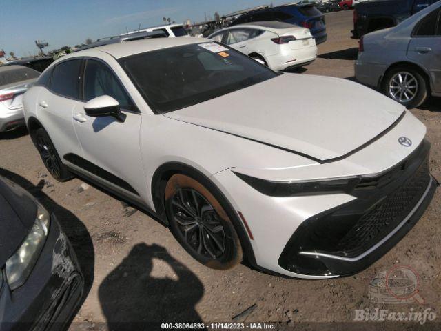 Toyota Crown Xle 2023 White 2.5L