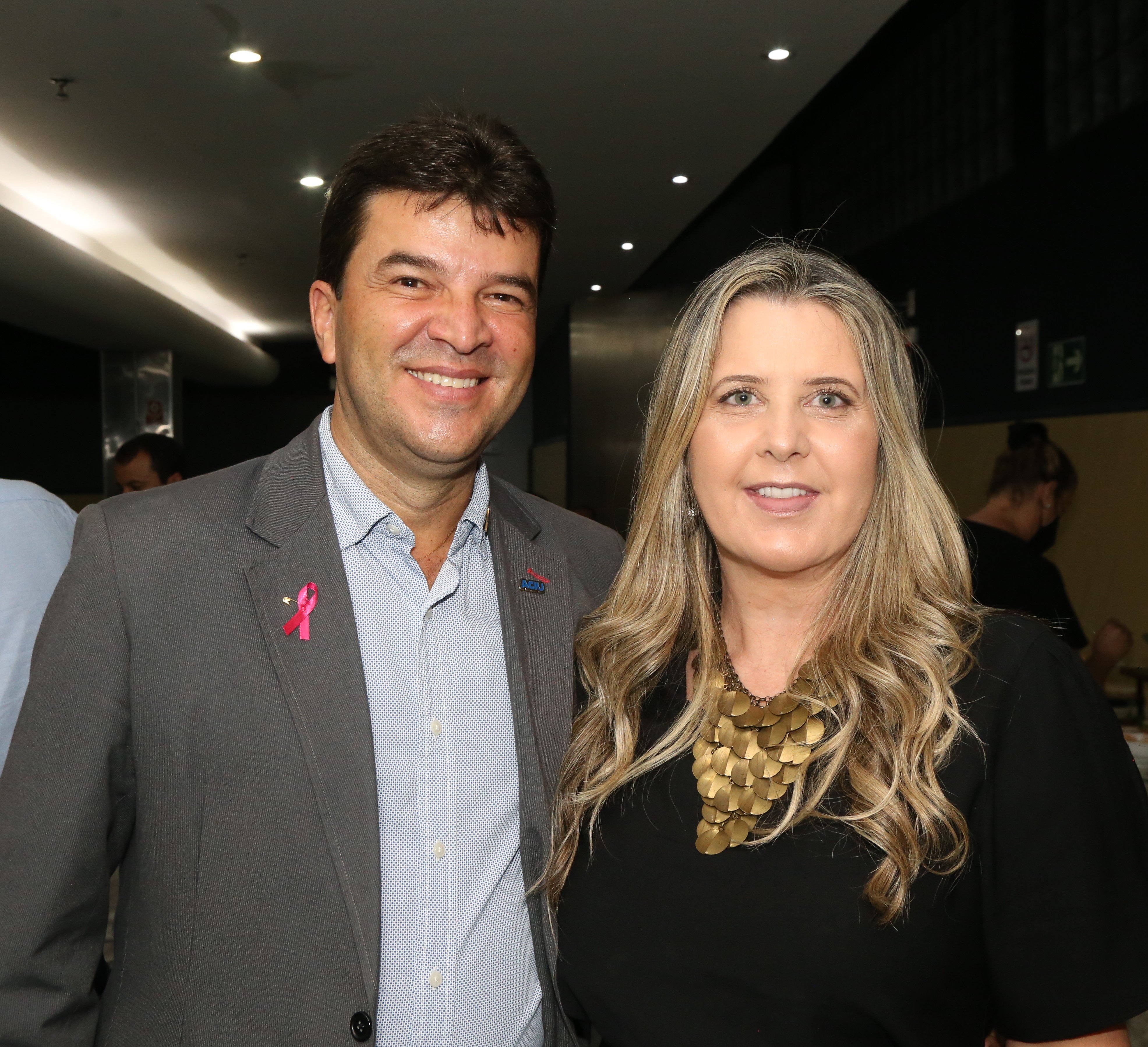 Sempre ético e comprometido com a defesa do setor empresarial, presidente da ACIU – Anderson Cadima, na foto com a esposa Gláucia. Foto Paulo Lúcio