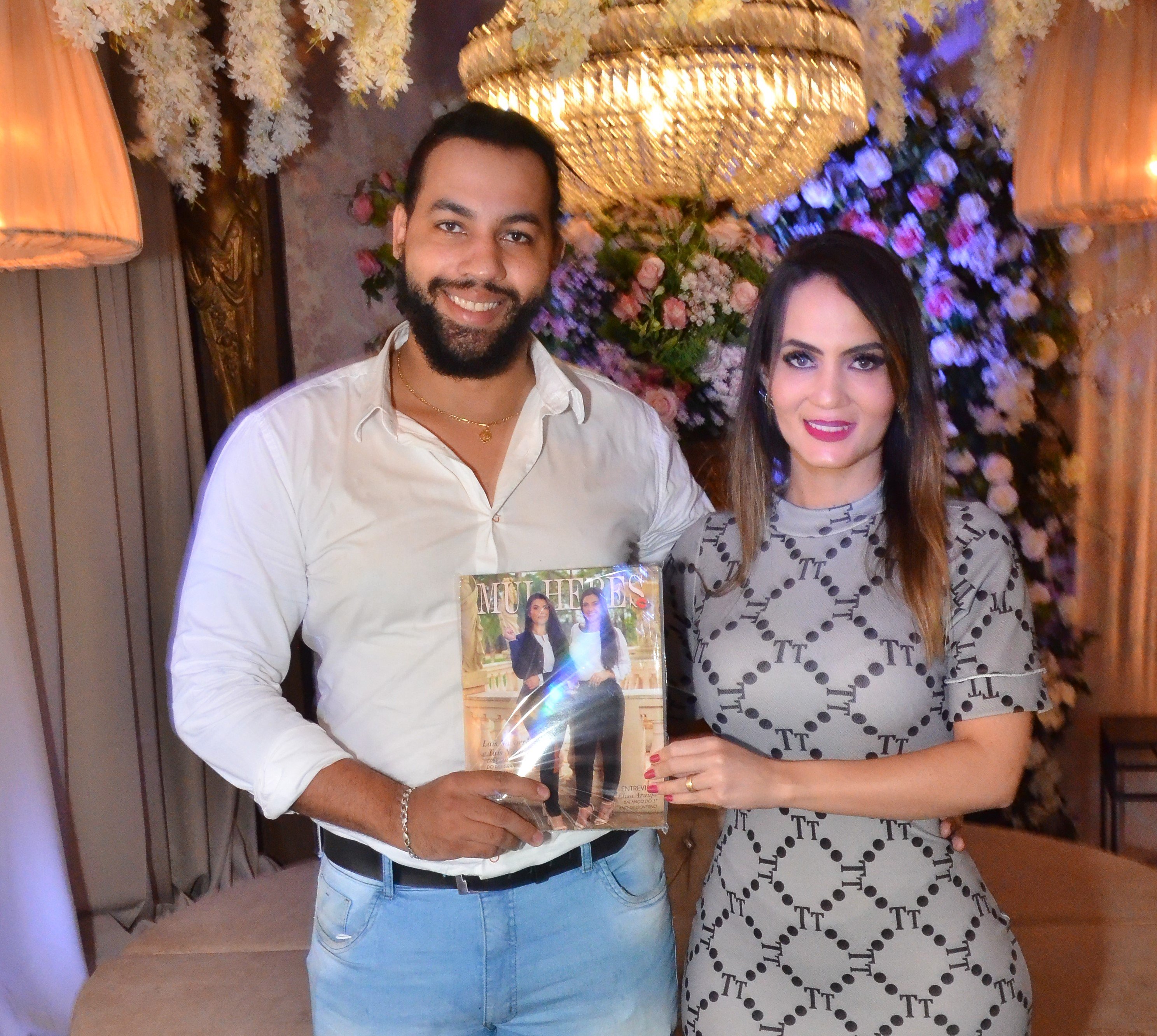 O empresário da Lions Brasil, Douglas Fernandes e esposa Grenda Oliveira Costa, presentes no lançamento da revista Mulheres.