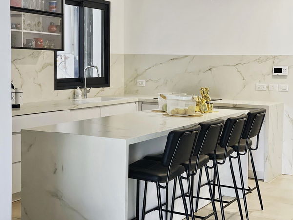 Modern glass effect kitchen