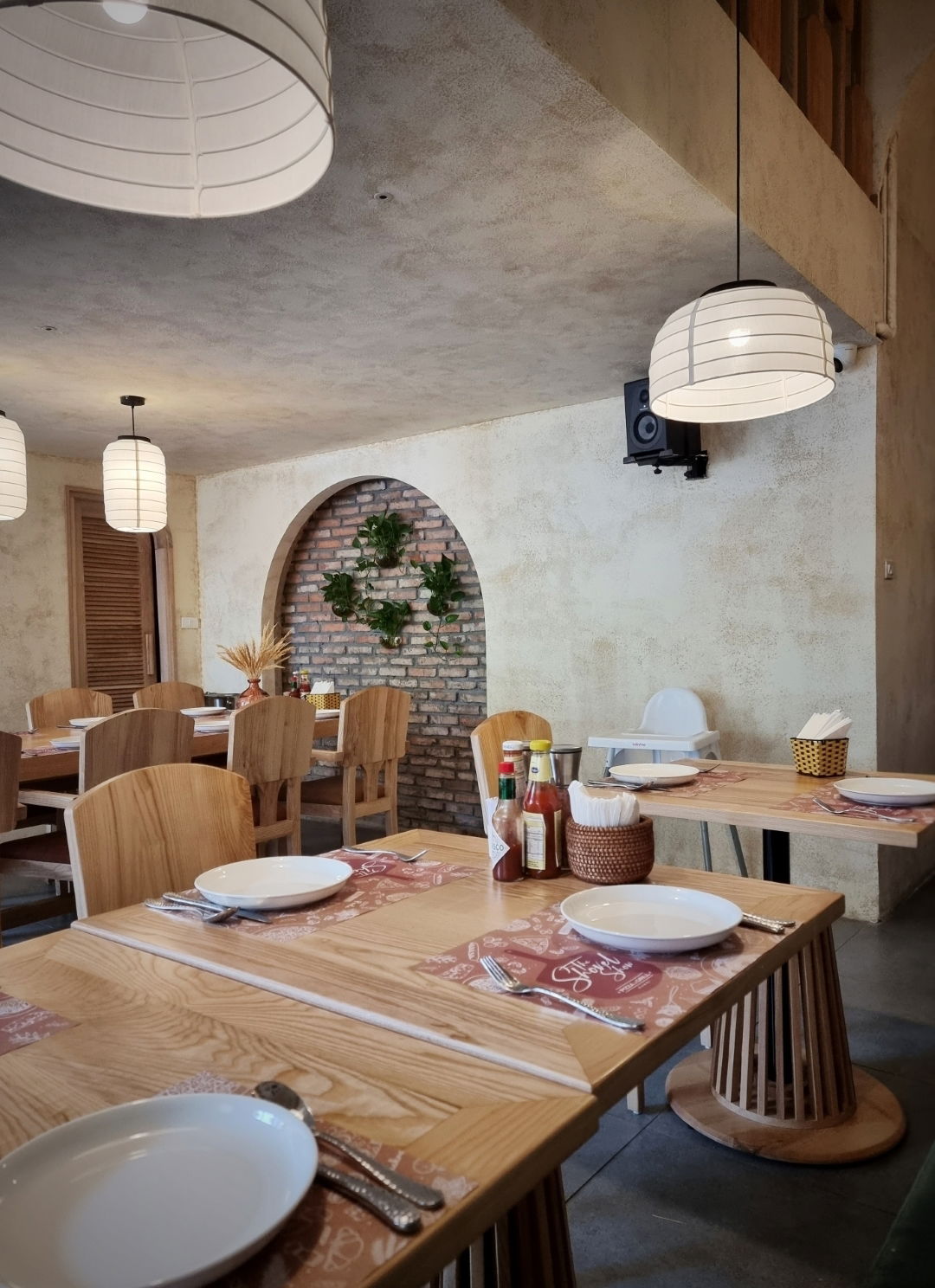 Thiết kế nội thất nhà hàng