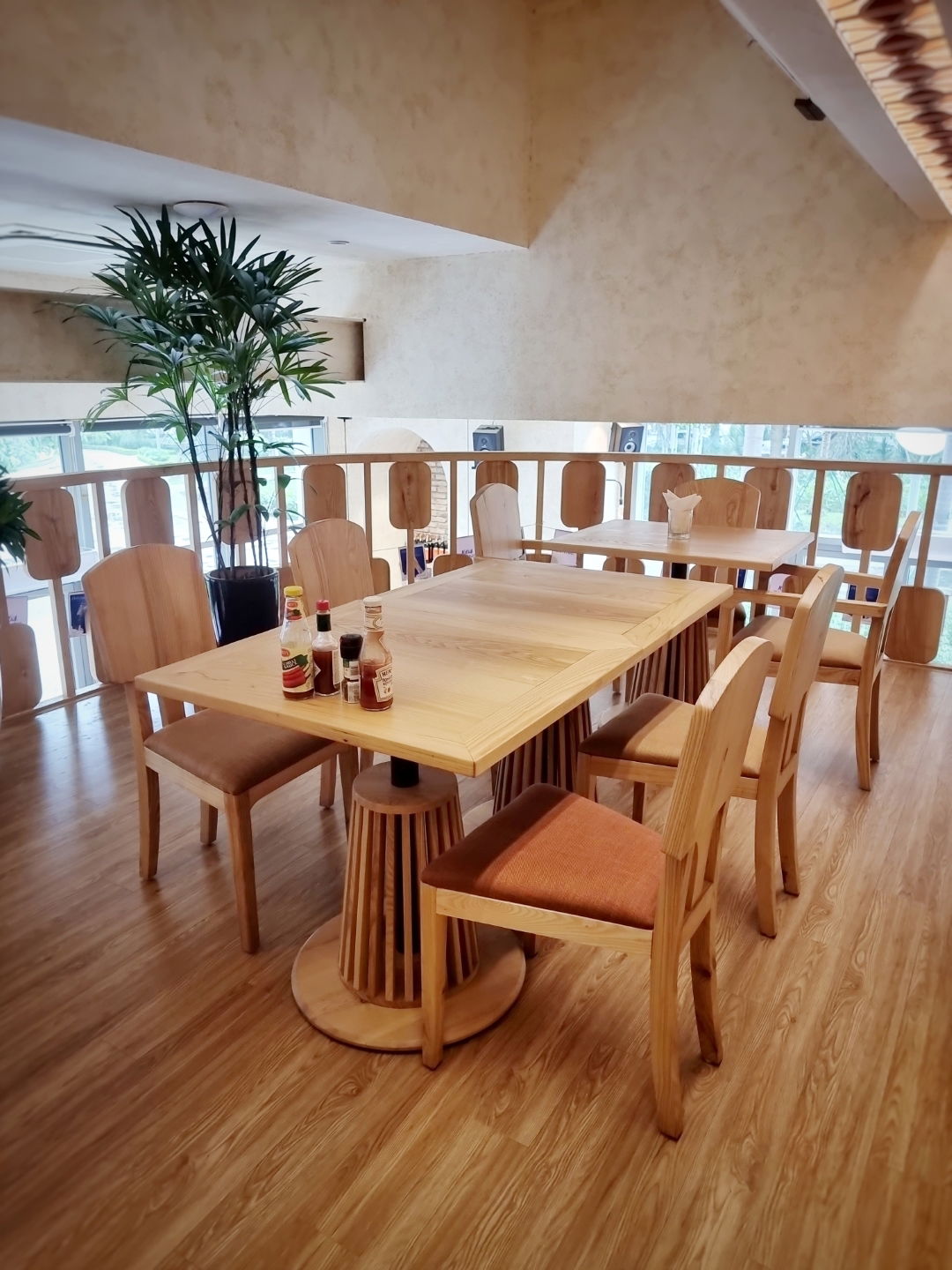 Thiết kế nội thất nhà hàng