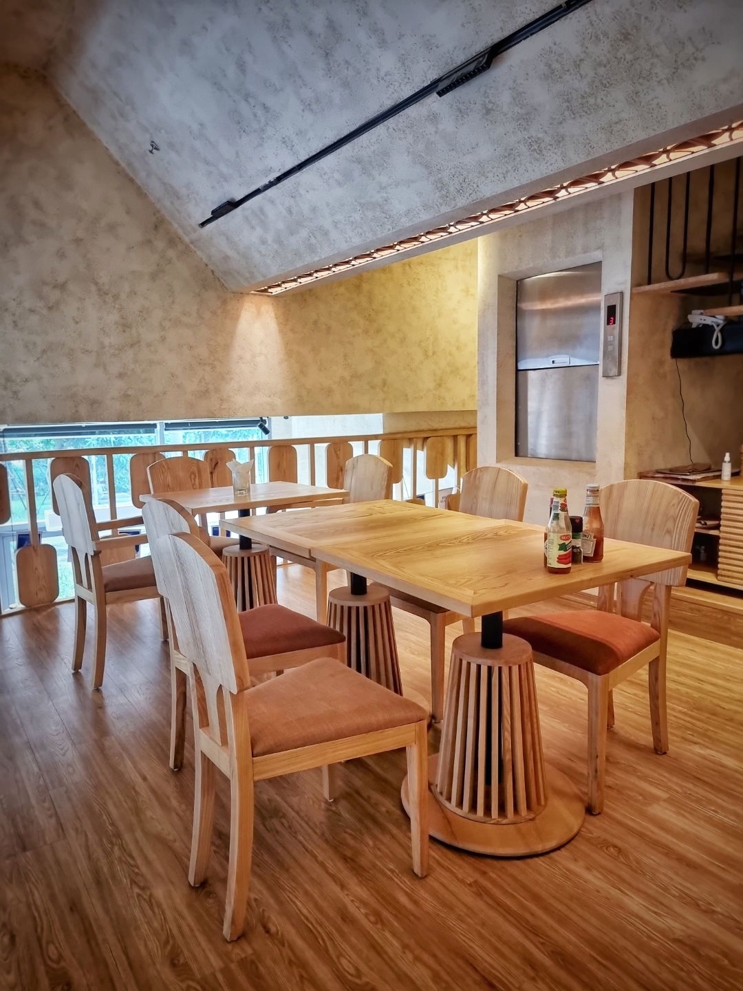 Thiết kế nội thất nhà hàng