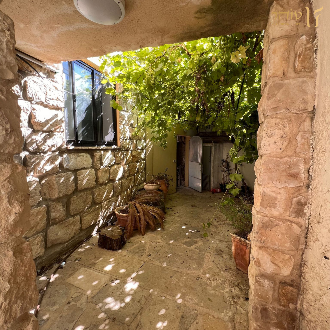 An authentic house in the heart of Kiryat HaOmen Safed