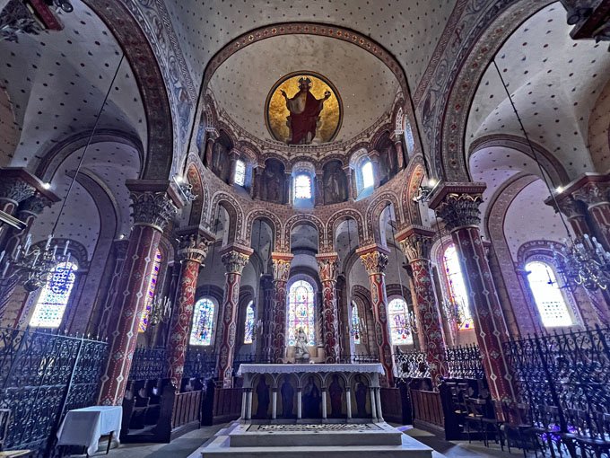 Amigos del Románico. Issoire 63500 Eglise Saint-Austremoine. Cabecera interior (Foto. Alfonso Crespo)