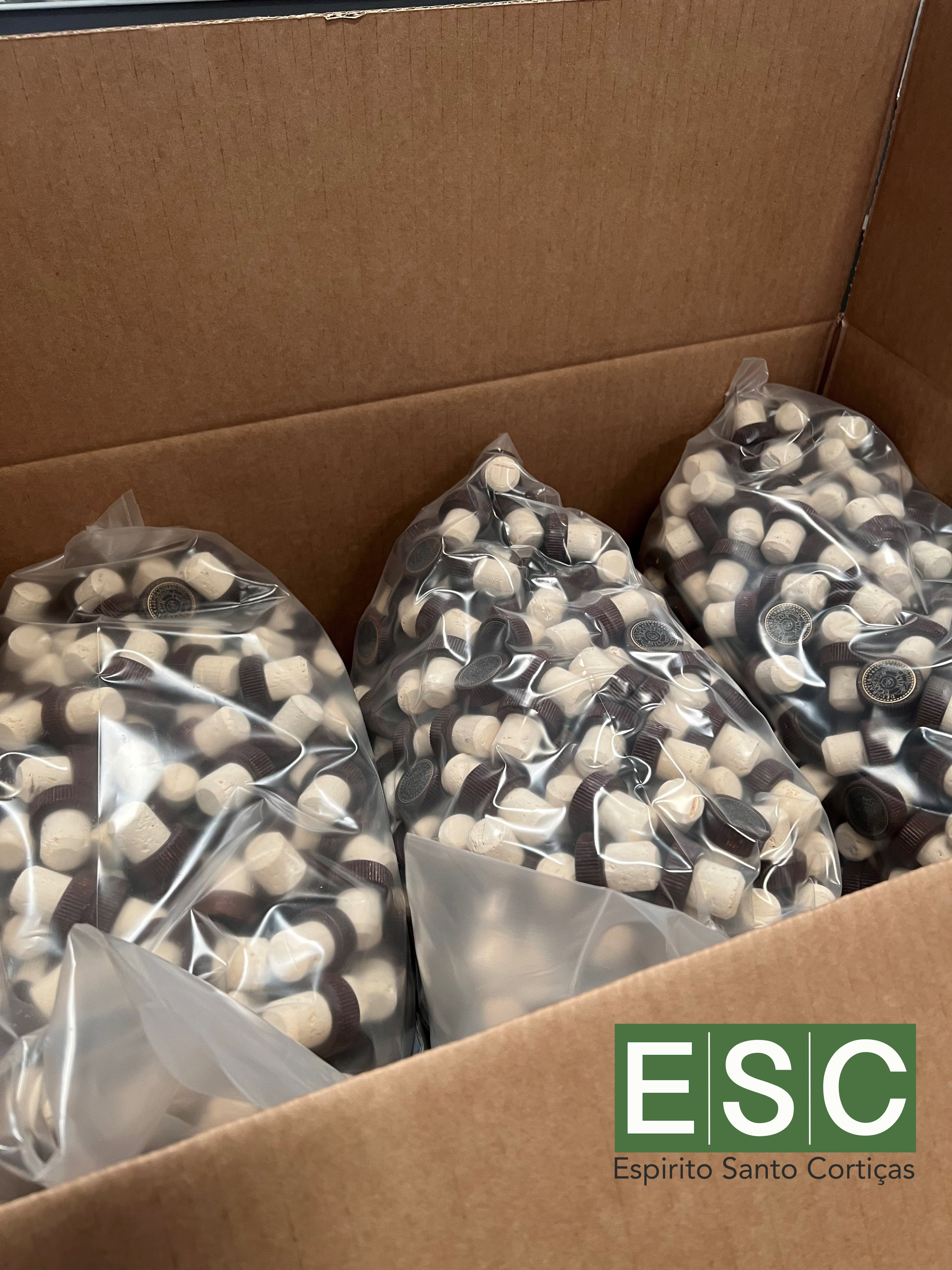 Cajas de cartón o bolsas de rafia