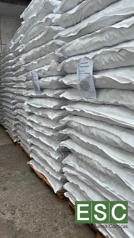 Cajas de cartón o bolsas de rafia