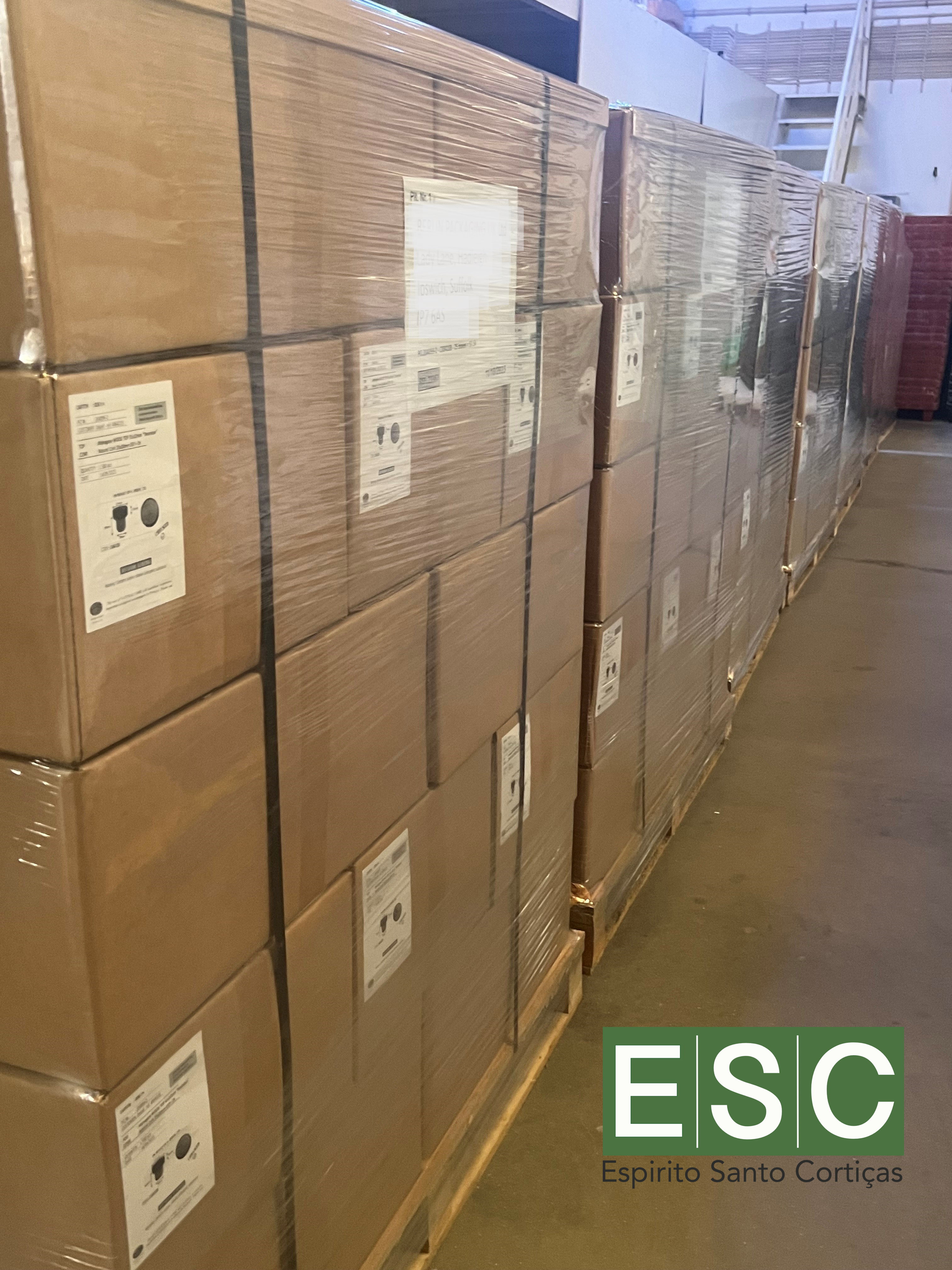 Cajas de cartón o bolsas de rafia