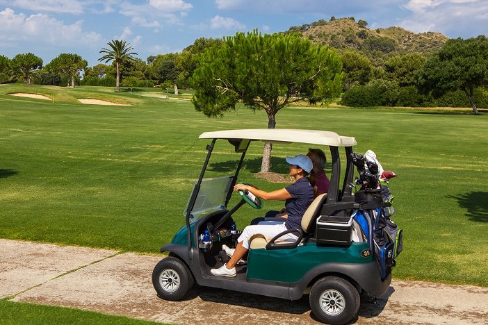 Golfbil på golfbane på Mallorca