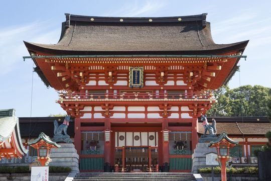 Hovedinngangen til Fushimi Inari-taisha sør for Kyoto, Japan
