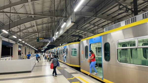 LRT-1 车站按顺序列出 - LRT 与 MRT