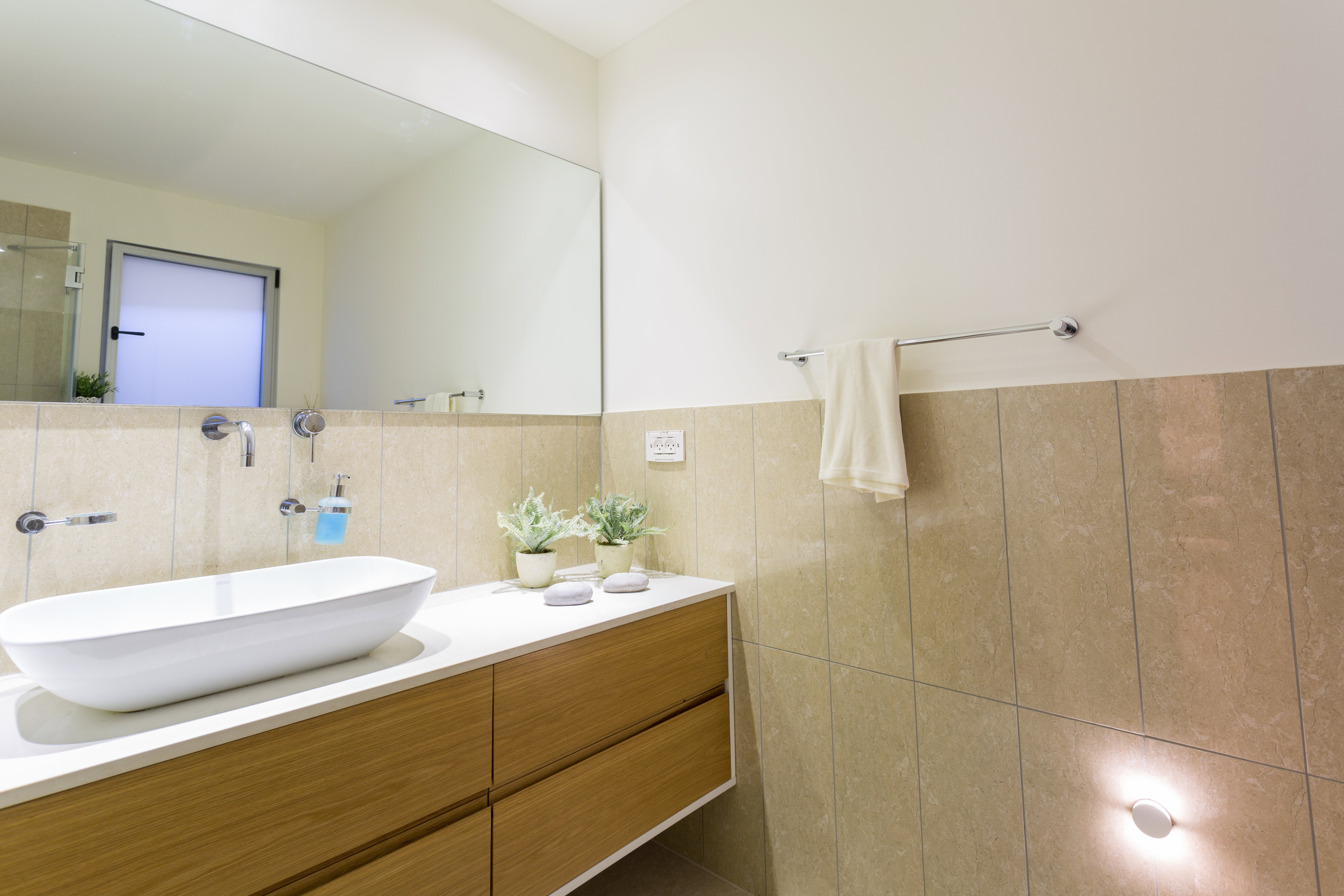 Unité de logement dans une maison privée à Sharon