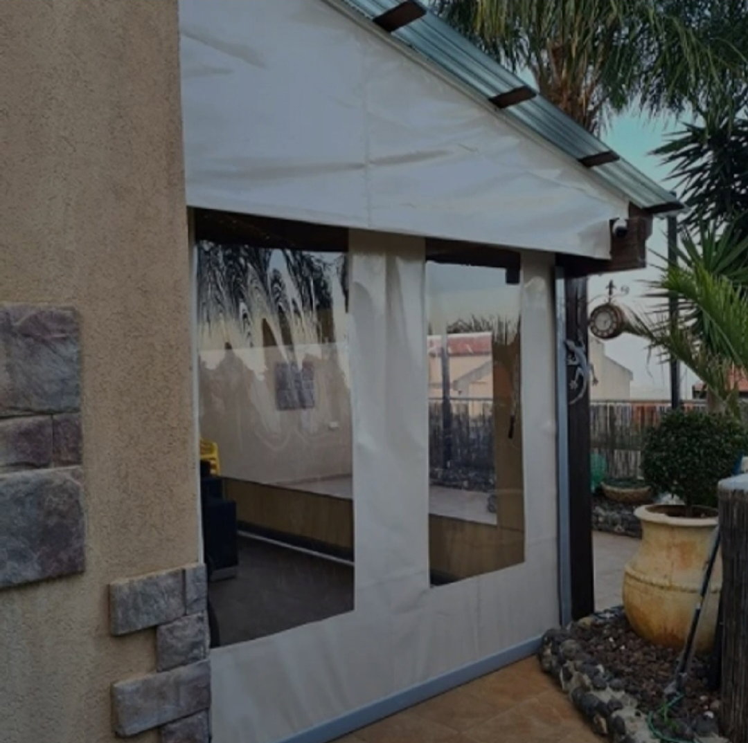 Tarpaulin costume made with transparent fabric